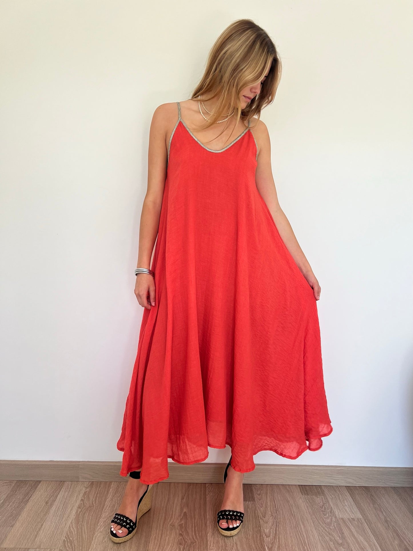 Robe longue à bretelles corail