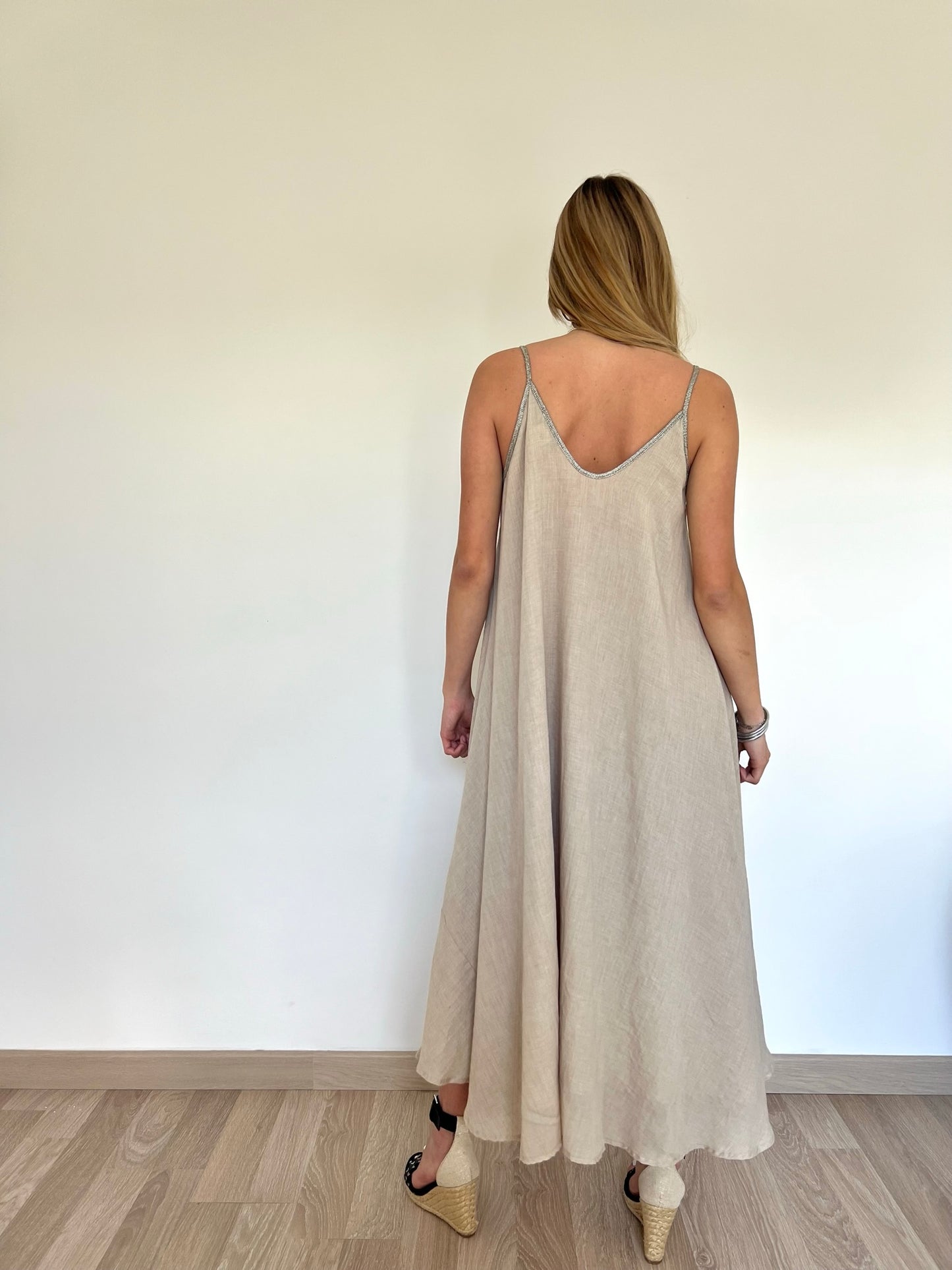 Robe longue à bretelles beige