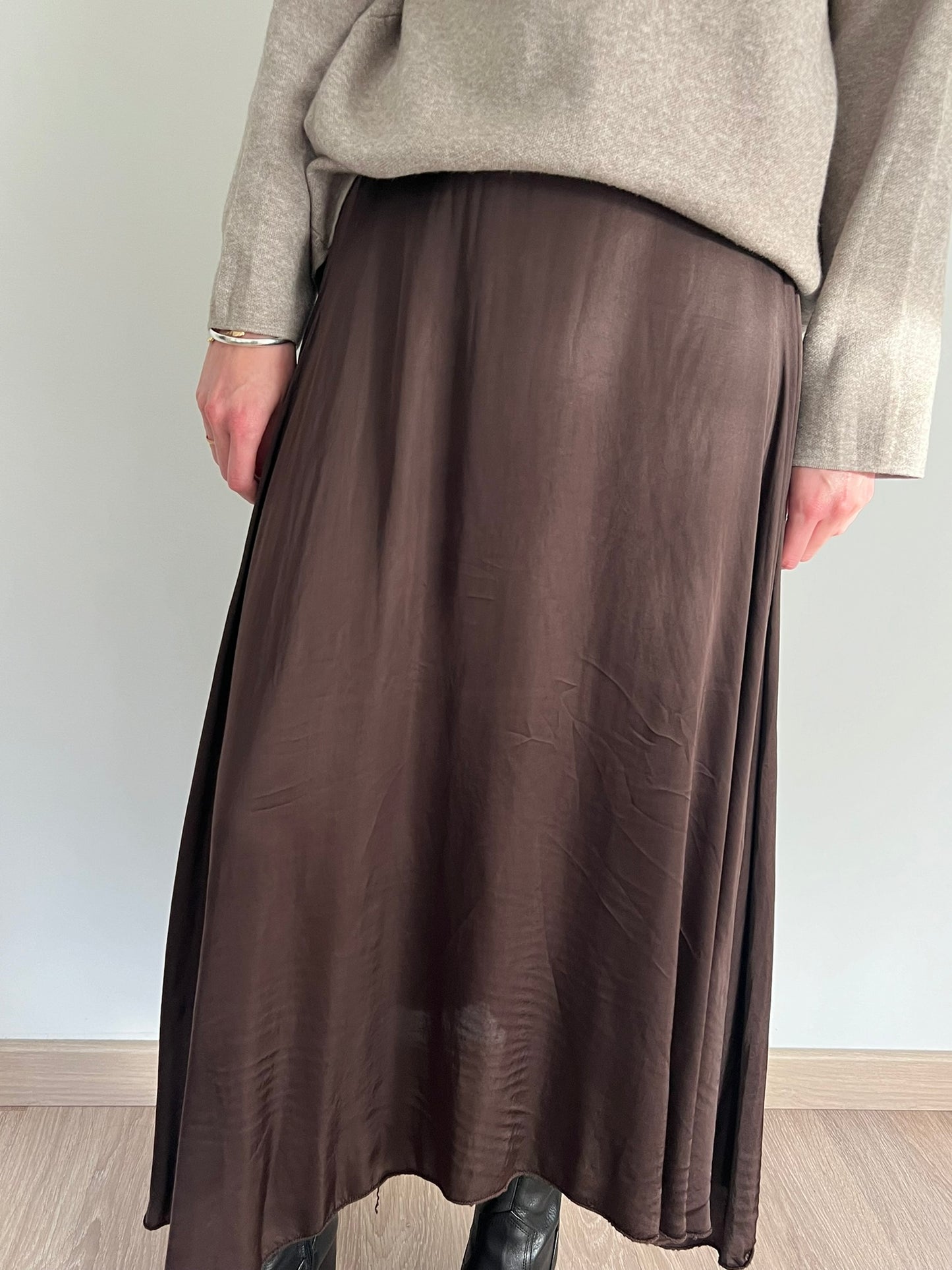 Jupe satinée marron foncé